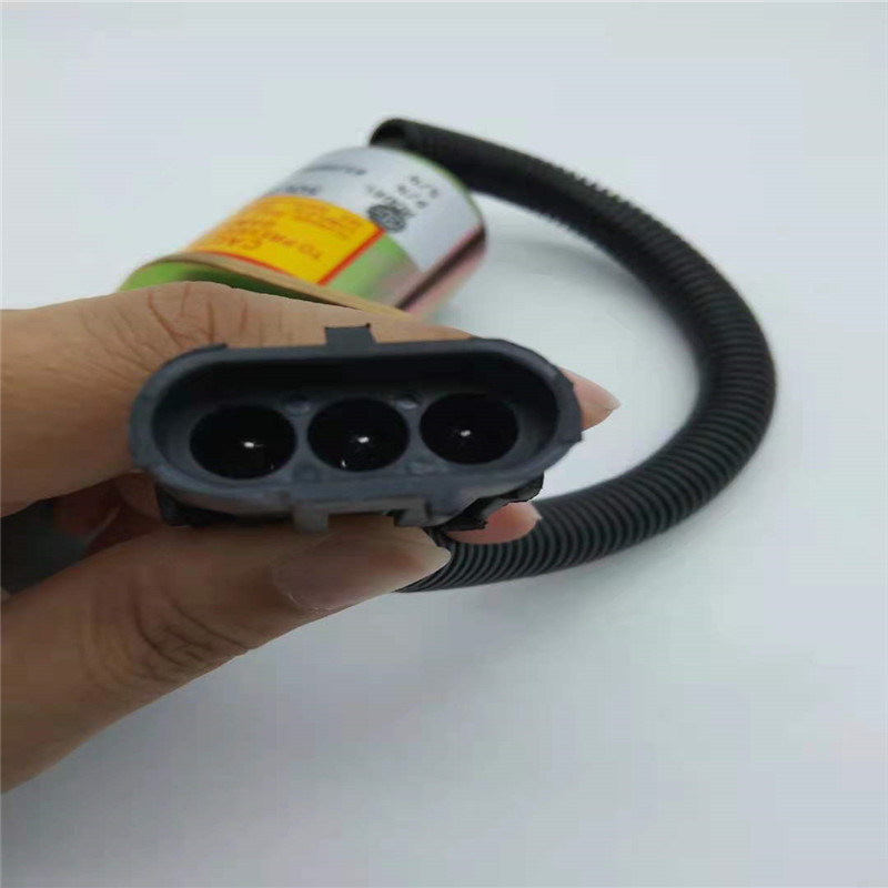 612600180175 Zawór elektromagnetyczny zatrzymania pasuje do części silnika ładowarki kołowej DOOSAN DX50 Czarna wtyczka
