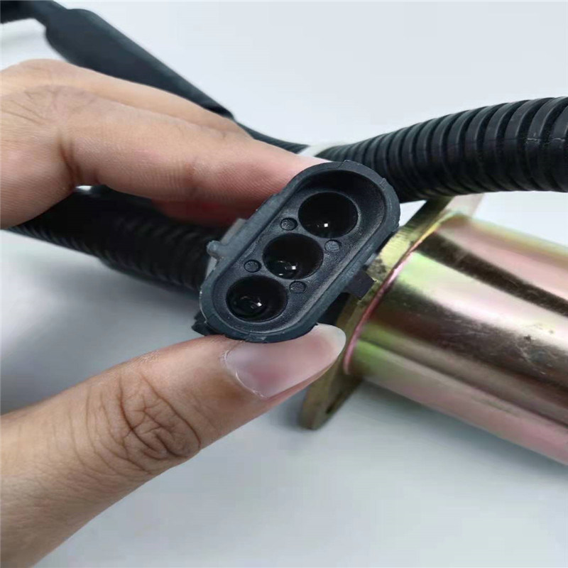 13026889 Zawór elektromagnetyczny stopu pasuje do części silnika Diesla DEUTZ 226B Czarna wtyczka 24V