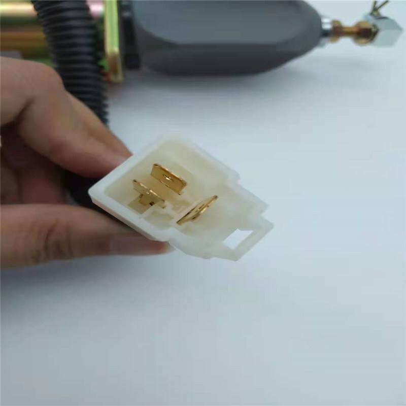 Zawór elektromagnetyczny stopu 1751ES-12A3UC12B1S pasuje do białej wtyczki YANMAR SA-4673-S 60-5 12V