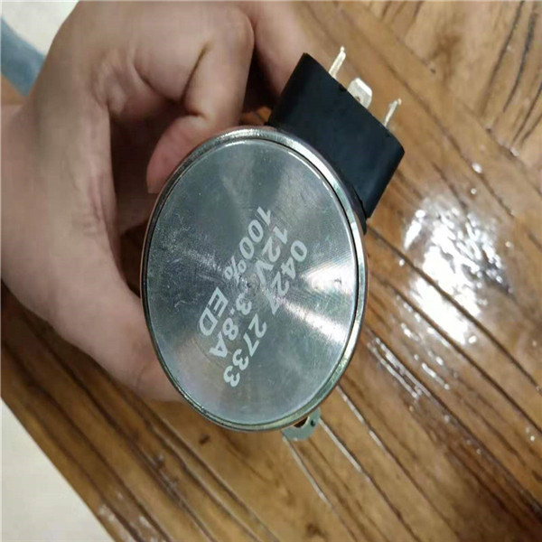 Zawór elektromagnetyczny zatrzymania 04170534R 04272733 pasuje do koparki ładowarkowej Deutz Bobcat o sterowaniu burtowym